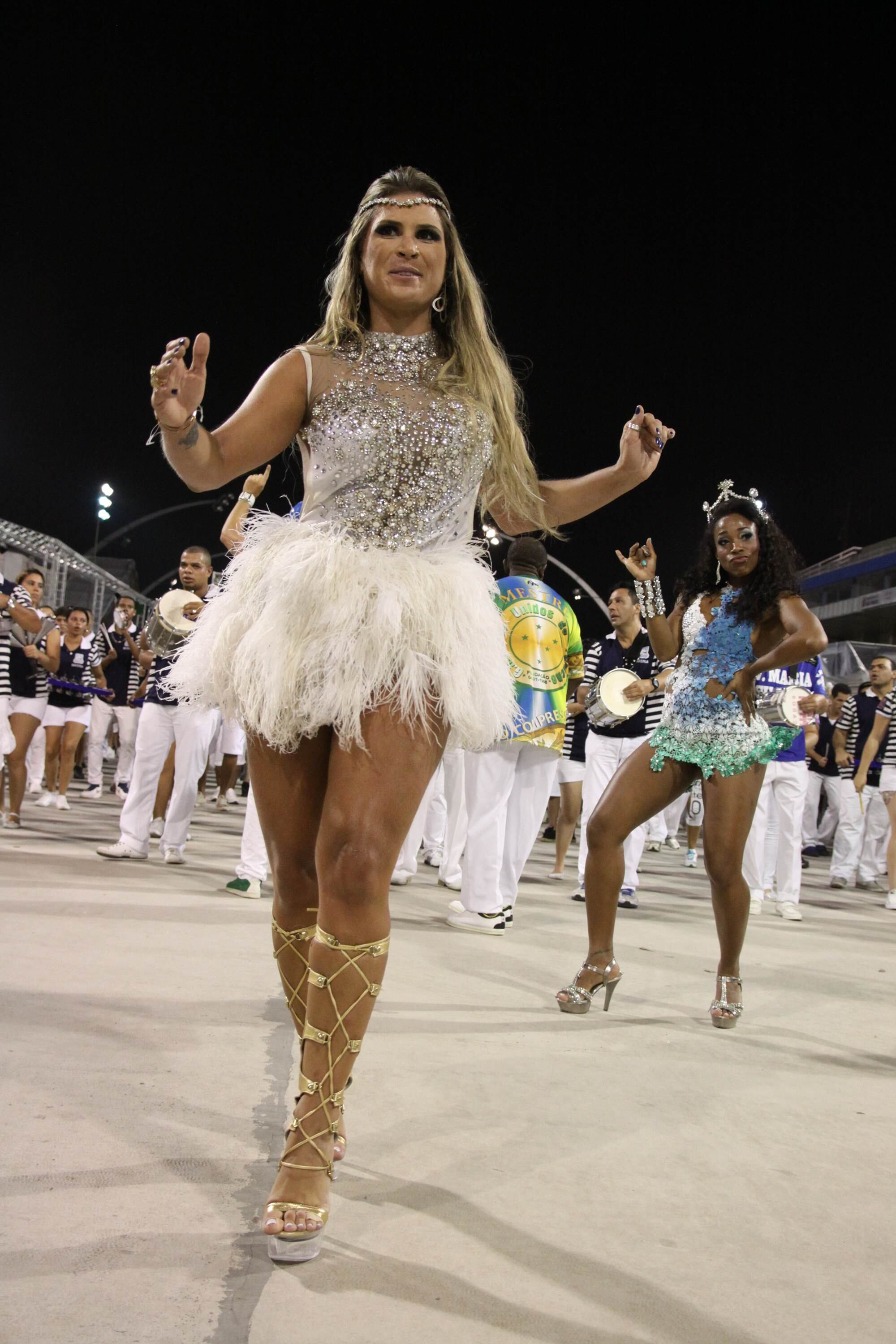 A bateria da Unidos de Vila Maria e suas musas marcaram presença no ensaio. A escola será a primeira a se apresentar no sábado, dia 9 de fevereiro