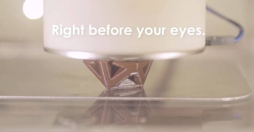 Entretanto, informações não oficiais escutadas pelo site de tecnologia
Engadget dizem que empresas poderão adquirir a impressora a partir do
segundo semestre de 2015