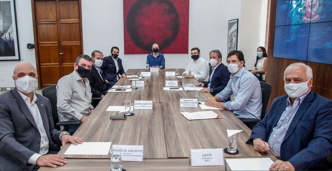 Por retomada na segunda, dirigentes se reúnem com prefeito de SP