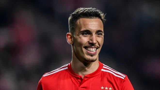 Alejandro Grimaldo nunca foi reconhecido pelo Barcelona, que facilitou a sua saída.