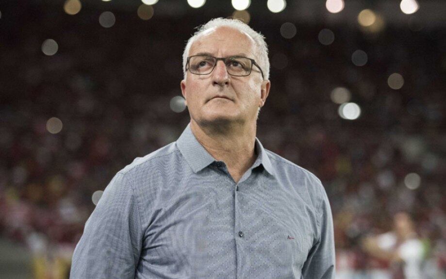Dorival Júnior esteve no Flamengo no último trimestre do ano passado. Antes, comandou o São Paulo e o Santos foi outro trabalho recente. Treinador pode trabalhar fora do Brasil.