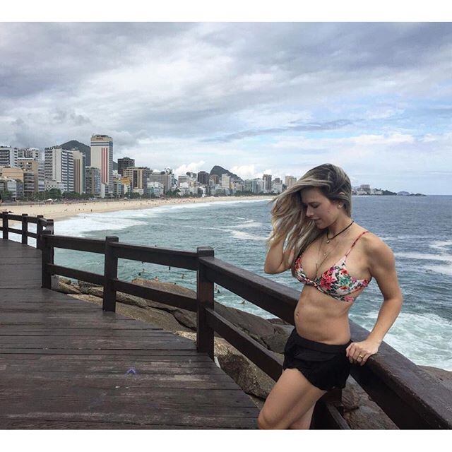 Paula Sack, apresentadora do UFC, é o que podemos chamar de uma verdadeira "mamãe fitness". A gata, que está no sexto mês de gestação, impressionou seus seguidores nas redes sociais com fotos de sua barriga trincada

Assista aos programas da Record na
íntegra no R7 Play
