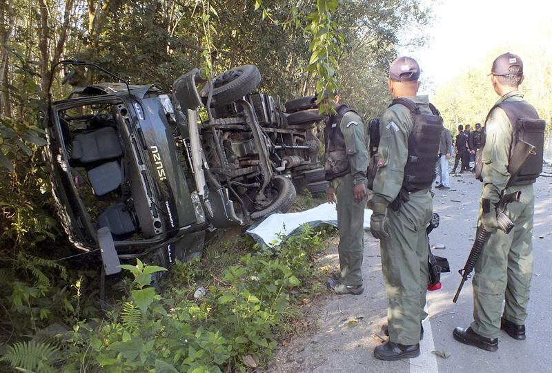 Cinco soldados morreram e outro ficou ferido neste domingo (10) após um ataque de rebeldes contra uma patrulha no sul da Tailândia, região onde mais de 5.300 pessoas morreram desde que o movimento separatista islâmico retomou a luta armada, em 2004