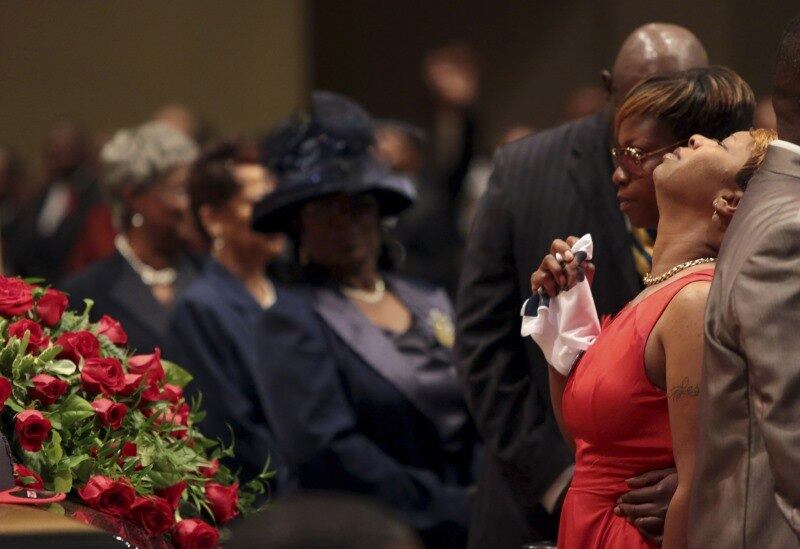 Funeral de Michael Brown ocorre
nesta segunda-feira em um temple da Igreja Batista em St. Louis. O jovem negro
de 18 anos foi morto a tiros por um policial branco em 9 de agosto, o que
desencadeou vários protestos em todo o país
