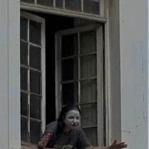 Margarida sempre aparecia com um creme branco no rosto