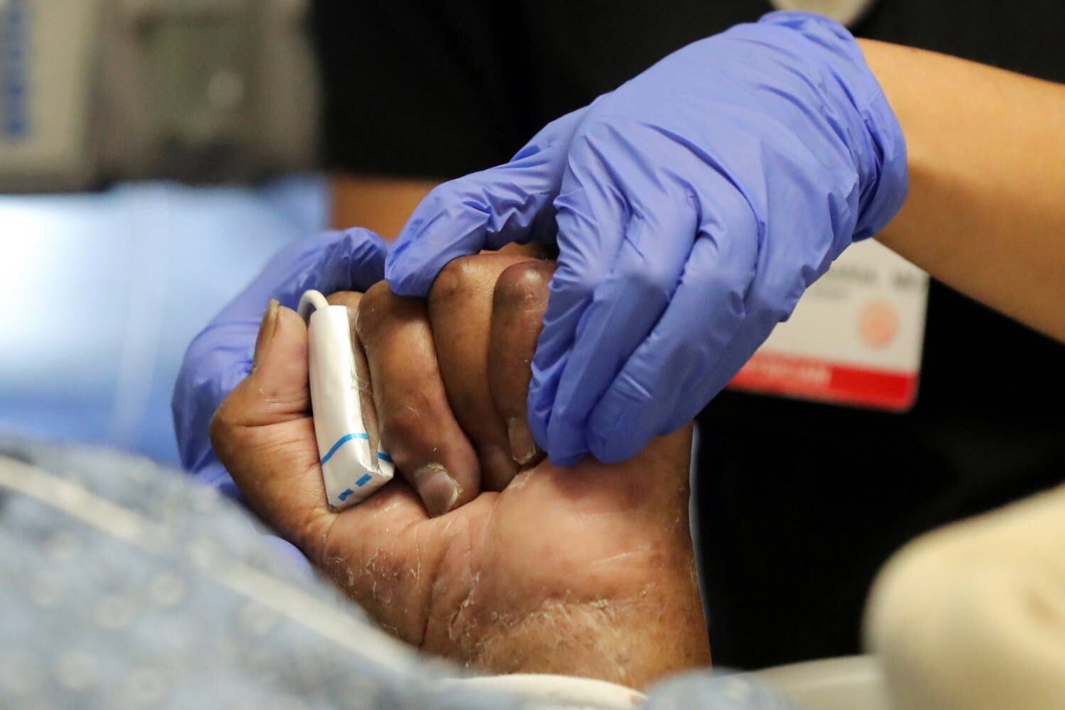 Pandemia 'deixou claro quem tem e quem não tem acesso à saúde' nos EUA