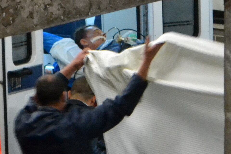 Ainda quando Netinho estava internado no Hospital Aliança, em Salvador (BA), em conversa com o R7, Ariane, da produção do cantor, informou que o cantor foi avaliado por seu médico particular pelas manhãs e também à noite. 



— De manhã, o que o médico nos passou é que os parâmetros estavam
normais. Agora, estamos esperando os médicos para a avaliação noturna.

Após a declaração, o quadro de Netinho piorou e ele teve que passar por uma nova cirurgia.

Cantor Netinho permanece na UTI e amigos analisam: “Ele dorme bastante”
