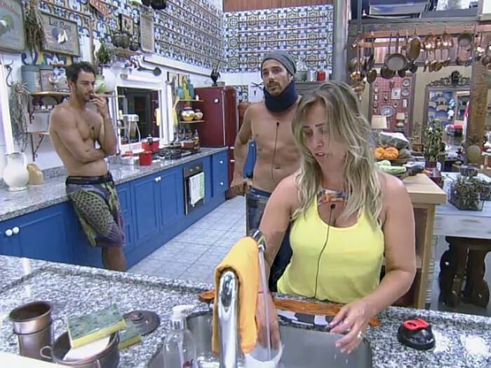 Segundo o ator e modelo, os dois noivaram com uma semana de relacionamento e ficaram juntos por cinco anos

+ Festa Cordel: Vote na peoa mais gata!

+ Cangaceiros: Qual o peão mais bonito da festa? 

+ Esquenta! Peões se divertem tirando fotos

