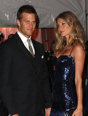 Os jogadores de futebol americano da NFL estão mostrando que batem um bolão também fora dos campos. Confira as gatas escolhidas pelos atletas para suprir a carência deles depois dos jogos! Gisele Bündchen é uma das principais modelos do mundo. A gata brasileira escolheu o quarterback do Patriots, Tom Brady, para ser o pai de seus filhos. Gisele e Tom formam um dos casais mais badalados da NFL