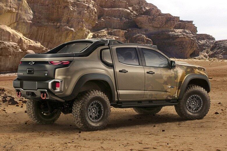 A picape média foi bastante modificada, com participação direta do exército no projeto. A carroceria foi alargada e recebeu reforços estruturais. O resultado é visto nas fotos: o utilitário é nitidamente maior e mais musculoso