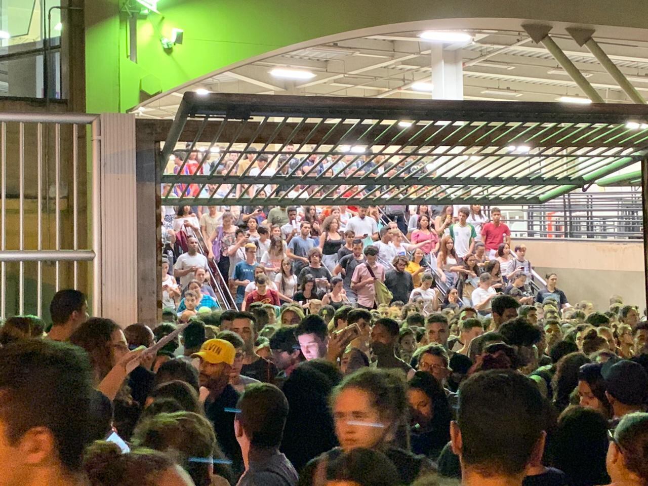 Acabou! Candidatos saem perto das 19h e podem levar o caderno de provas para casa