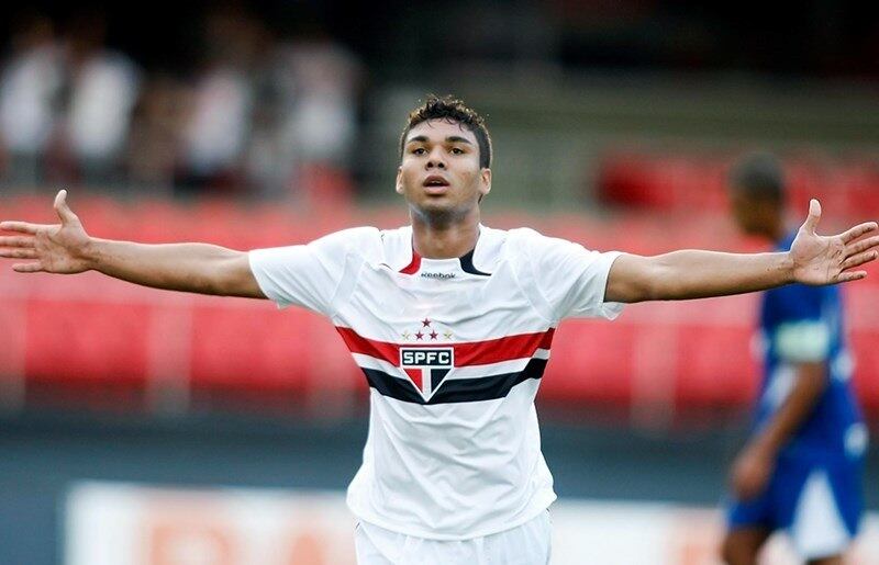 CASEMIRO — Campeão da Copinha de 2010, o volante estreou profissionalmente no mesmo ano e fez 11 gols em 111 partidas até sair do clube em baixa em 2013. Foi primeiro para o Real Madrid B e passou pelo Porto antes de se tornar um dos melhores jogadores da equipe espanhola. Jogou a última Copa e já ganhou, entre outros títulos, quatro Champions e três Mundiais