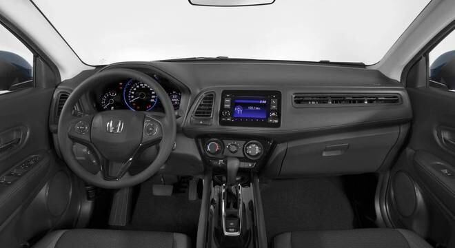 Interior do Honda HR-V tem painel analógico e destacado console central com o câmbio CVT
