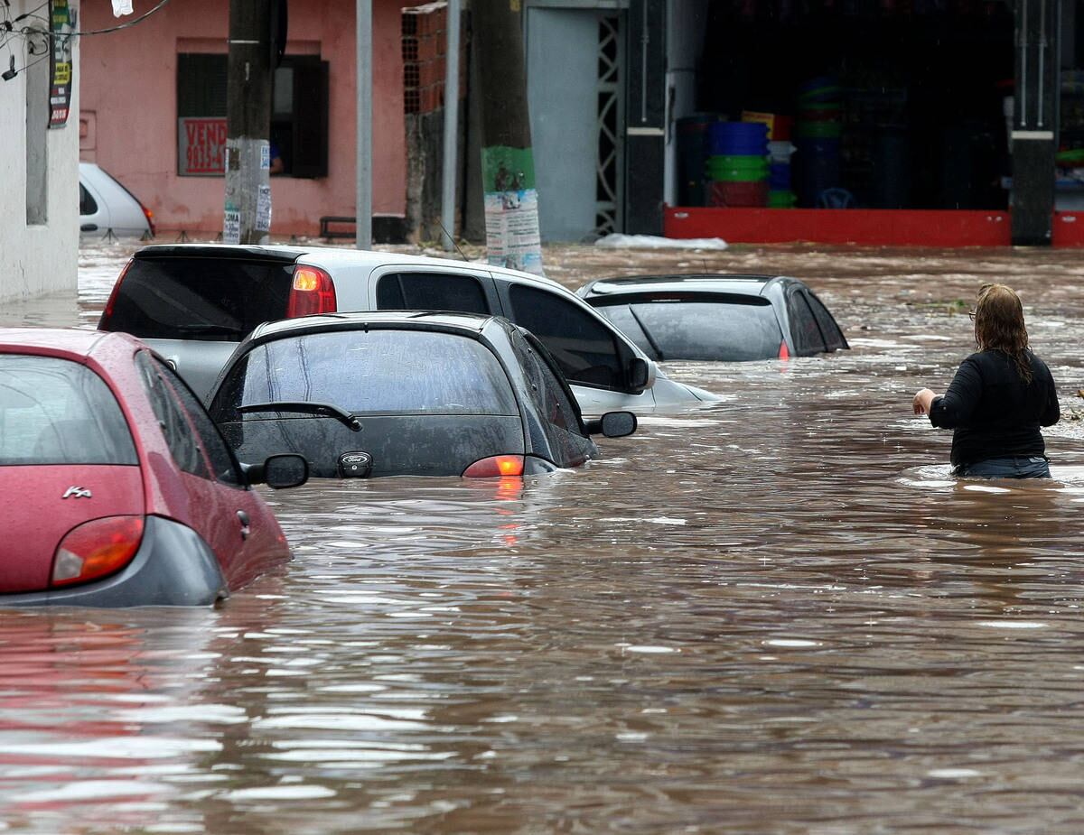 Cenas como essa são comuns em temporais de fim de tarde em SP