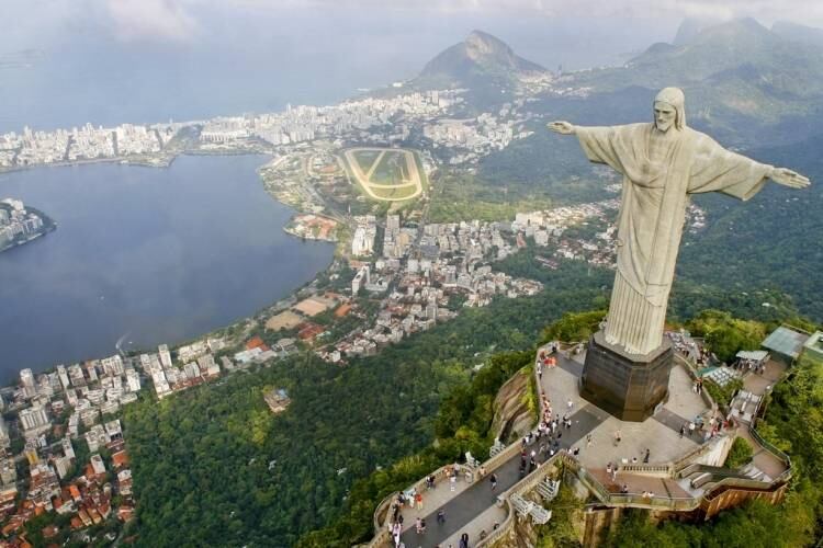 O sotaque carioca teria sofrido forte influência do sotaque lusitano