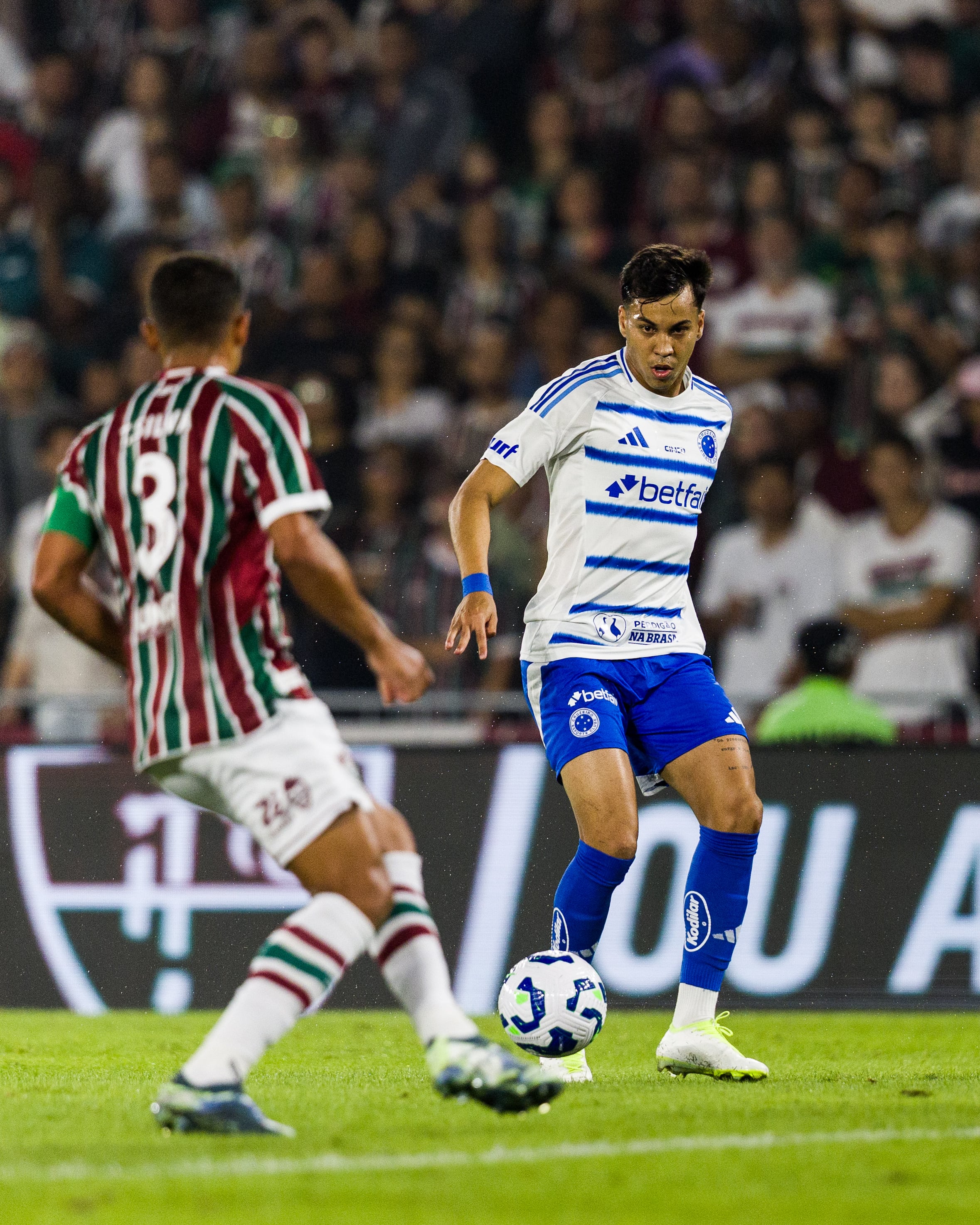 Novo triunfo em casa mantém o Cruzeiro na disputa pelas primeiras posições