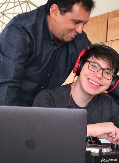 João Pedro sonha em ser DJ e já está até trabalhando com isso. Mais uma vez, Geraldo prova ser um paizão e apoia o sonho do filho em todos os momentos