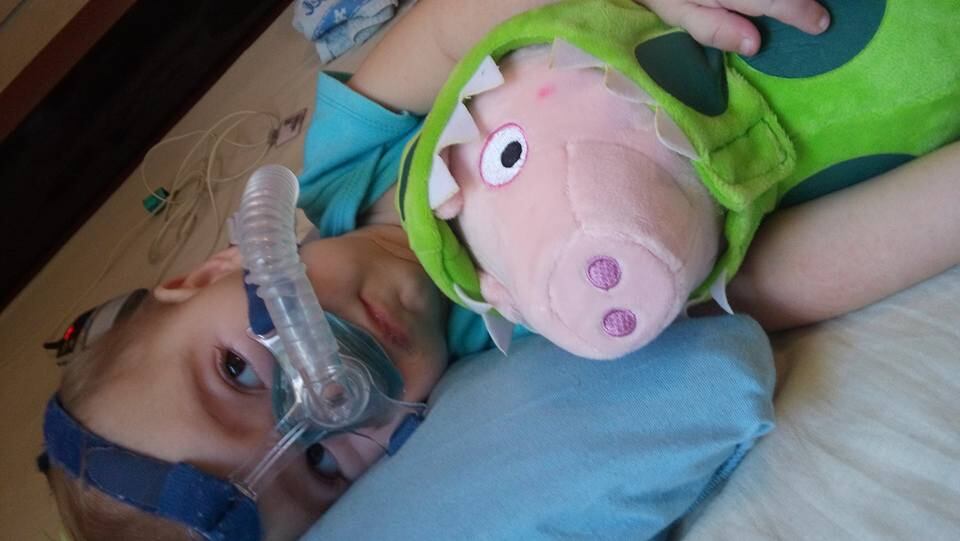 O pai de Miguel, Bruno, viajou para o país com a intenção de
se encontrar com o médico responsável pela pesquisa da farmacêutica com crianças
portadoras de AME. No entanto, ao chegar lá, foi informado pela recepcionista
que não poderia se encontrar com o especialista