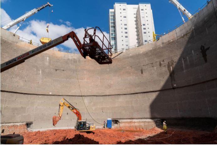 O Tribunal de Justiça de São Paulo rejeitou o pedido feito pelo Governo do Estado de substituir o nome da futura estação do Metrô Paulo Freire para Fernão Dias. A estação faz parte da expansão da linha 2-Verde, ainda está em obras e fica entre a Marginal Tietê e a avenida Educador Paulo Freire, na zona leste da capital paulista