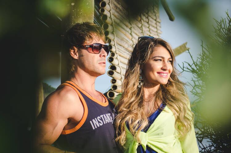 Theo fala da mulher com muito
orgulho.

 



— Quando ela passou no
vestibular de medicina, ela também foi convidada para fazer parte do elenco de
Malhação. Mas ela optou por seguir a carreira da saúde, e hoje é uma médica
pediatra. Onde ela [Raphaela] vai, a pessoa já se apaixona por ela