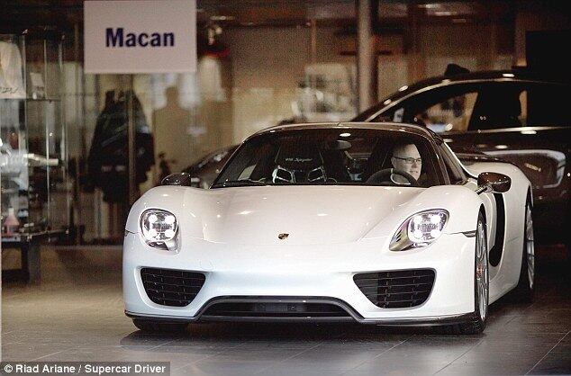 Por último e não menos importante, vem o Porsche 918 Spyder, com 918 exemplares fabricados

Leia mais notícias de carros
