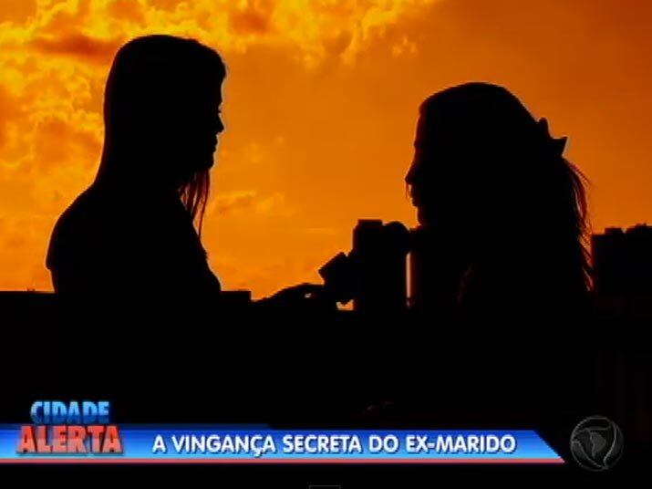 Ainda de acordo com a vítima, o homem a ameaçou de morte durante todo o tempo em que esteve na casa. A Polícia ainda vai investigar se o ex-marido tem envolvimento nos crimes. Assista ao vídeo
+ Quer ver tudo o que rolou no Cidade Alerta? Veja a íntegra no R7 Play