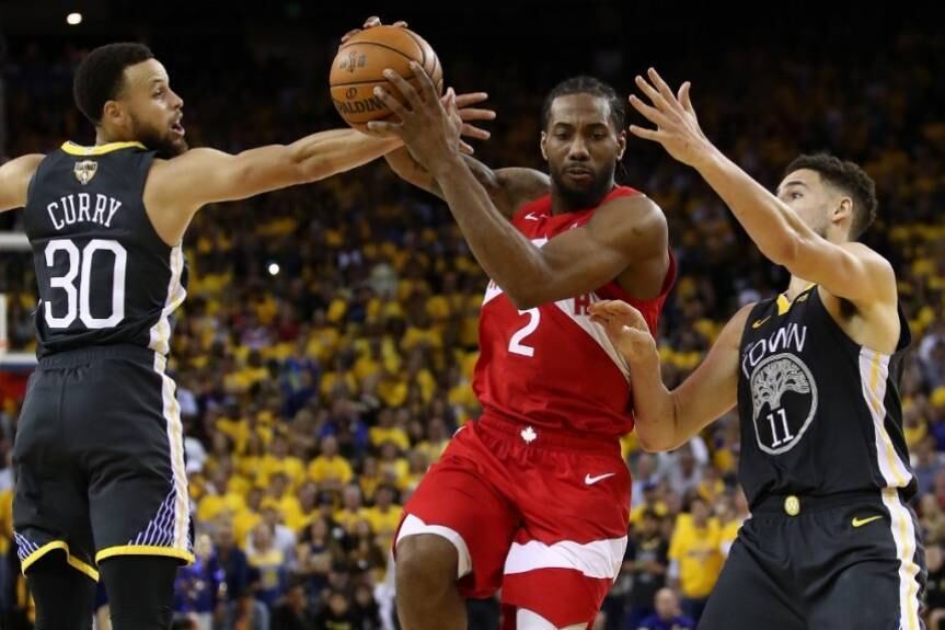 Campeão com o Toronto Raptors e eleito MVP das finais, Kawhi Leonard aceitou um novo desafio na carreira. O ala, que foi especulado nos Lakers, surpreendeu a todos e acertou com o Los Angeles Clippers por US$ 103 milhões/3 anos.