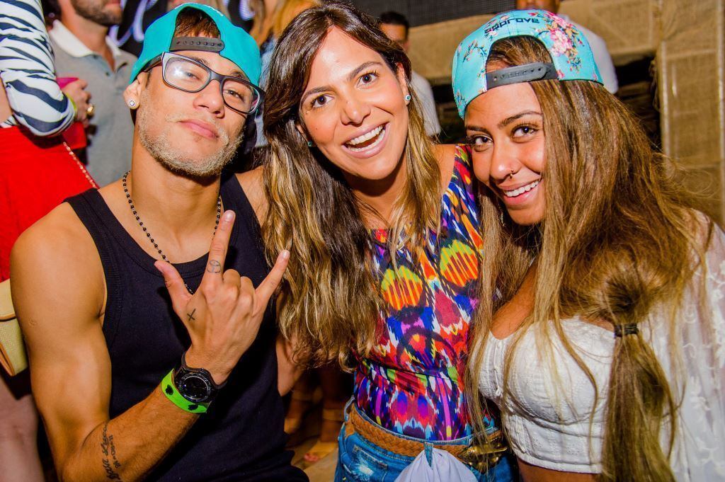 Durante as férias, Neymar foi muito tietado nas baladas e não faltaram candidatas dispostas a conseguir um lugarzinho no coração do craque