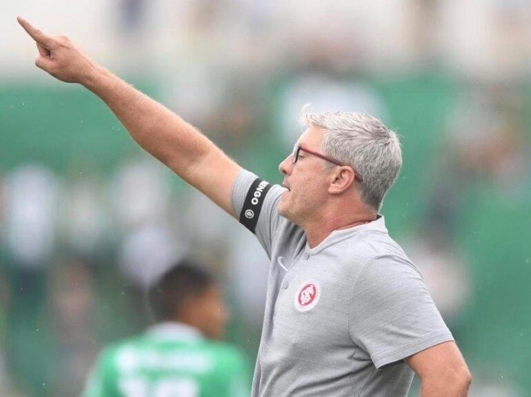 No Sul do país, o clássico entre Juventude Internacional foi marcado pela homenagem por parte do Colorado: jogadores e o técnico Odair Hellmann utilizaram uma braçadeira preta no jogo deste domingo em referência às vítimas do incêndio no CT do Flamengo.