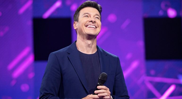 Muitas histórias para contar! Ao longo de 12 episódios, a quinta temporada do Canta Comigo trouxe emoção, reviravoltas, diferentes ritmos e o mais puro suco do entretenimento para a tela da Record TV. Talentos de diferentes cantos do Brasil e até de outros países passaram pelo palco do reality musical em busca de um lugar ao sol! Confira a seguir curiosidades sobre a disputa, que chega ao fim neste domingo (25), às 18h!