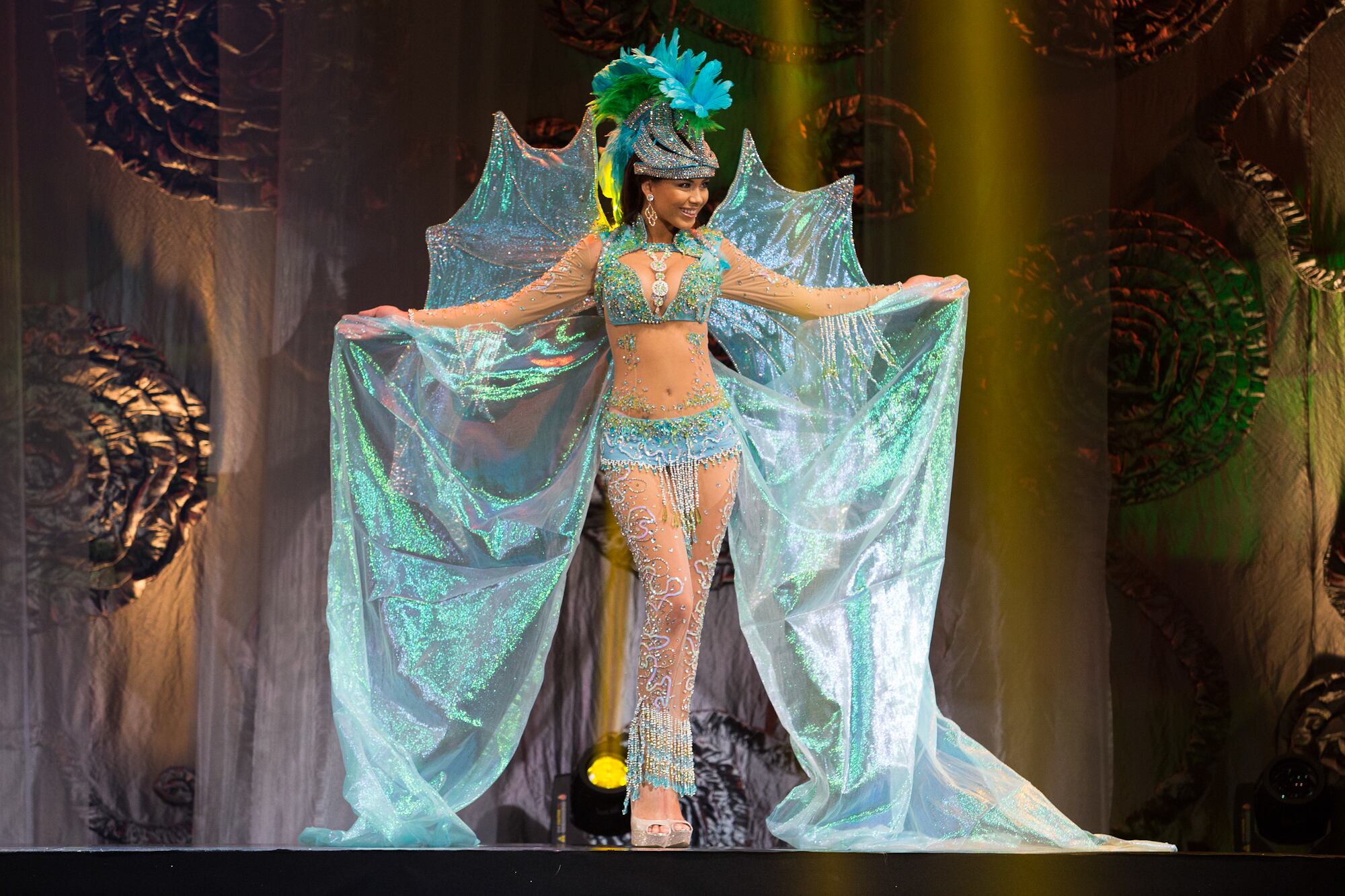 Francielle Brito, Miss Santa Catarina, desfilou exibindo a roupa A Deusa dos Mares Catarinenses