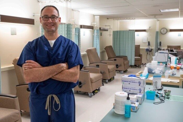 Eisenberg é diretor da clínica