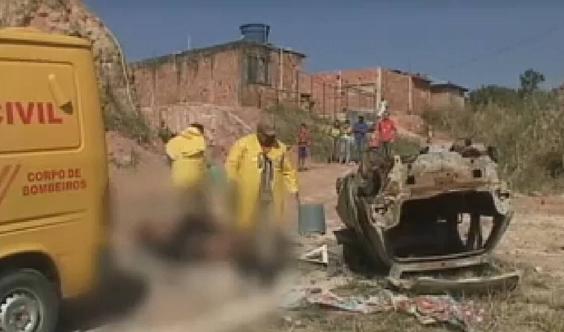 
Também no mês de julho de 2012, o corpo de um homem foi
encontrado na parte alta do morro do Machado, em Belford Roxo, no Rio de
Janeiro. Os pedaços  foram espalhados
pelo chão e a cabeça foi colocada sobre a lataria de um carro. Os agentes
chegaram até o local após denúncia anônima