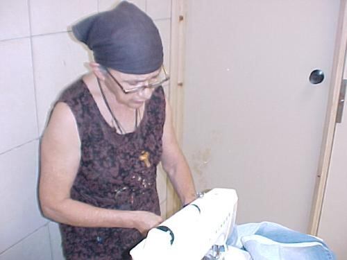 A Casa de Moisés foi fundada por dona Vera Raimunda Silvéria Soares Luz, de 67 anos. Conhecida como Mãe Vera, ela cuidava do orfanato desde 1990