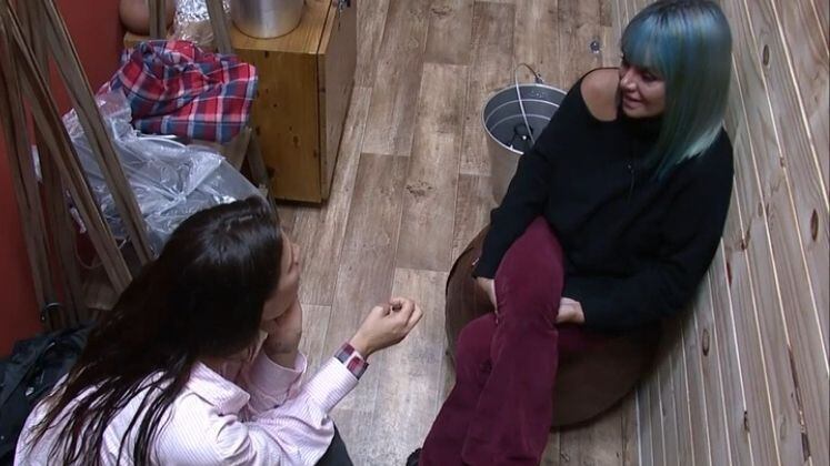 Melhor amiga

Após discutir com todos os aliados no jogo, Valentina se aproximou ainda mais de Dayane. A dupla se tornou inseparável no reality show. Juntas, elas enfrentaram conflitos, compartilharam segredos e reafirmaram a aliança no jogo  