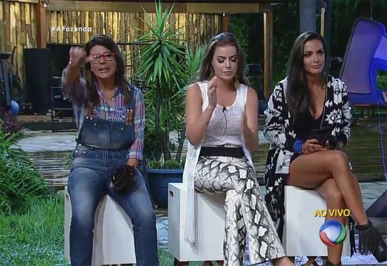 Na sequência do jogo,
Rayanne foi indicada pela primeira vez à Roça. A peoa disputou a Prova da
Fazendeiro contra a amiga Carla Prata e a “inimiga” Mara Maravilha

+ Em atividade, peões comentam momentos marcantes de cada uma das semanas de confinamento
+ Turma do Ronco: Peões descansam durante a tarde do último sábado de A Fazenda 8
+ Douglas, Rayanne e Ana Paula cantam músicas de Latino e peão enfatiza: “Quem planta sacanagem colhe solidão”


