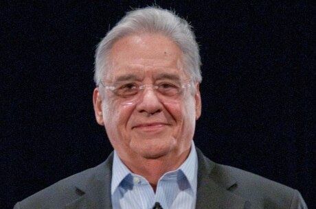 A última vítima do arsenal de Gleisi foi o ex-presidente Fernando Henrique Cardoso. Respondendo a um artigo escrito por FHC, a senadora disse que o tucano "achincalha o Congresso" e que está fora de sua razão. Em outras palavras, FHC teria enlouquecido