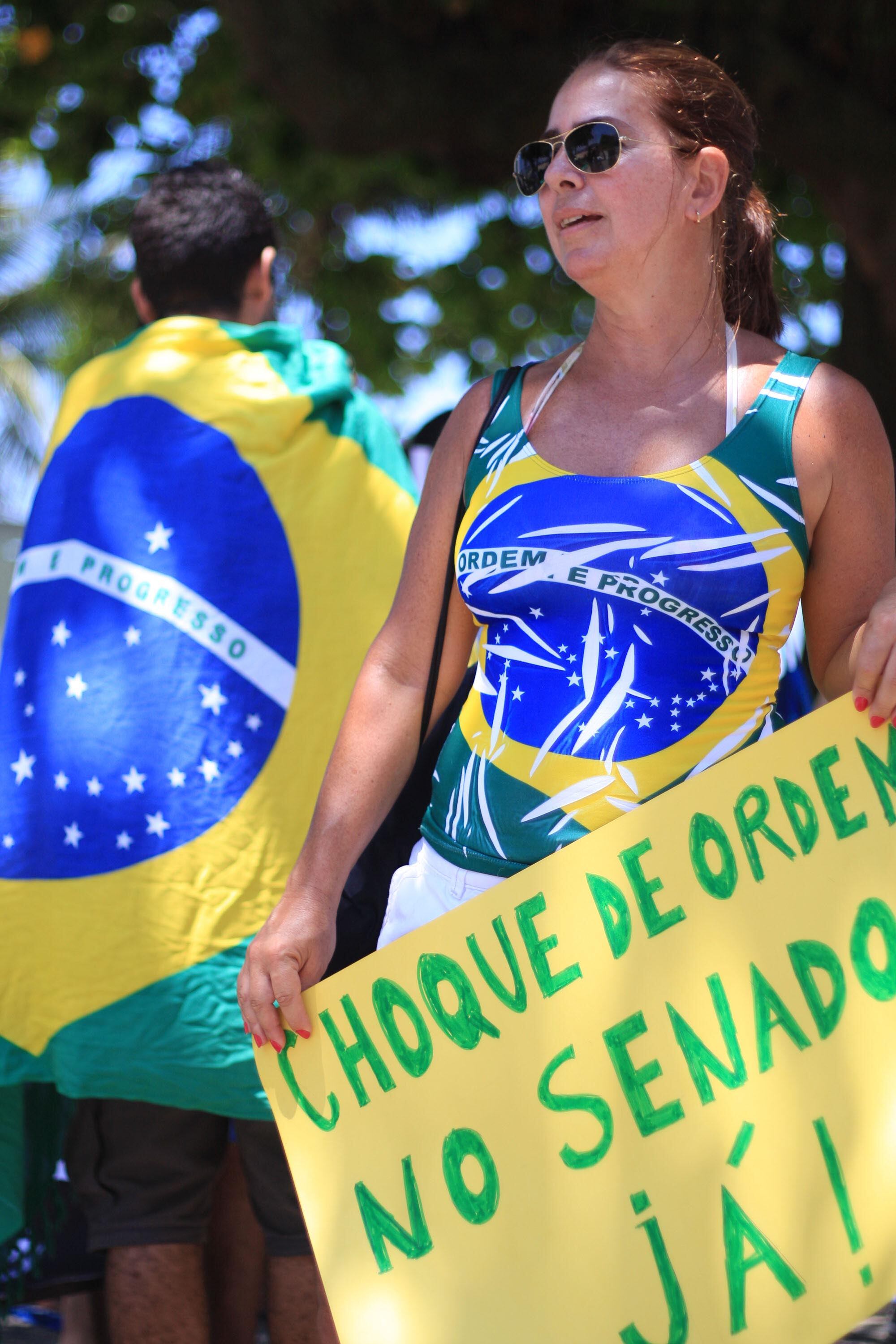 A intenção era reunir o número de assinaturas necessário a um projeto de lei de
iniciativa popular, ou seja, o equivalente a 1% do eleitorado brasileiro, cerca
de 1,4 milhão de pessoas