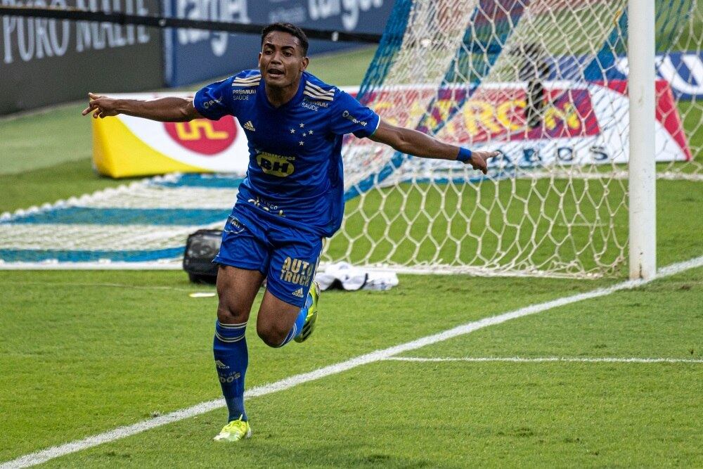Airton fez o gol da vitória do Cruzeiro no clássico com o Atlético-MG