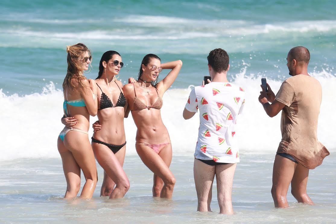 Ela estava acompanhada da colega de profissão Fernanda Motta e da amiga Gisele Coria