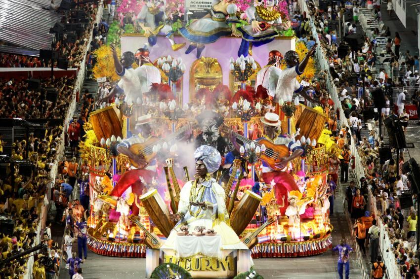 "Entre confetes e serpentinas: Tucuruvi relembra as marchinhas do meu, do seu, do nosso Carnaval" foi o enredo