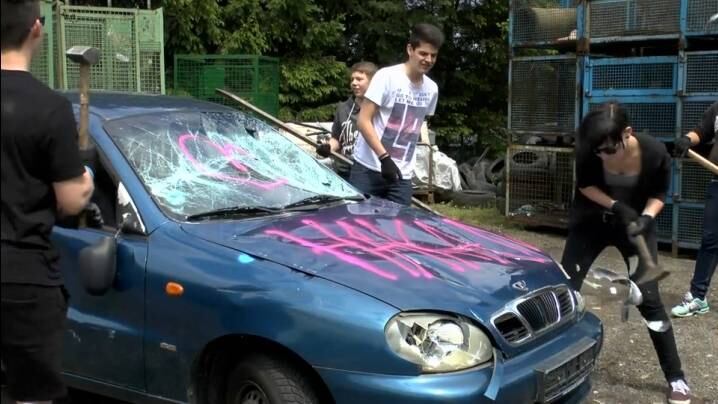 Depois isso, é só reunir os amigos para a diversão. O preço da "brincadeira" é atraente: em média, a partir de 100 euros (R$ 320) por carro

Saiba tudo sobre carros! Acesse www.r7.com/carros
