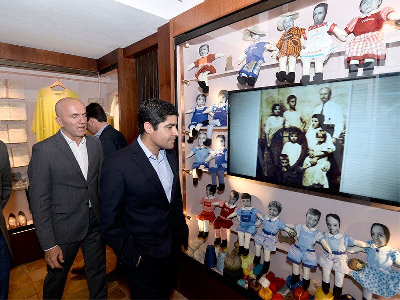 ACM Neto afirmou que a homenagem deveria ter sido feita há muito tempo.

— Esse é mais um patrimônio do nosso povo. Agora estamos oferecendo ao País e ao mundo inteiro a oportunidade de conhecer mais de perto a história, a vida, a intimidade, os casos e as obras de Jorge Amado e Zélia Gattai. Salvador já deveria ter prestado essa homenagem. Em 2012, Jorge completaria 100 anos de vida e, no seu centenário, não foi prestada nenhuma homenagem relevante ao escritor. Assumi, em 2012, o compromisso de que, se fosse eleito, iria oferecer esse espaço, que não é só da nossa cidade; é do mundo inteiro. Hoje Salvador se reencontra com sua história, e, sobretudo, valoriza sua cultura e suas tradições. Estou muito feliz de fazer parte disso
