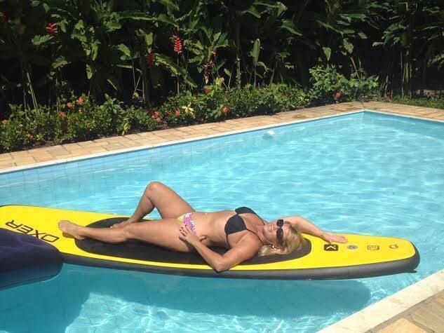 Cida passou por uma lipoaspiração em 2014 e exibe orgulhosa o resultado