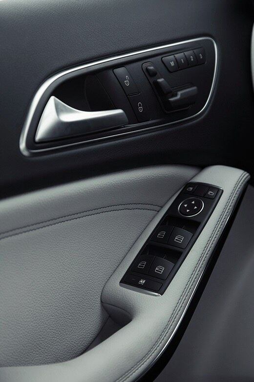 Há ajuste elétrico com memória para o assento do motorista

Saiba tudo sobre carros! Acesse www.r7.com/carros