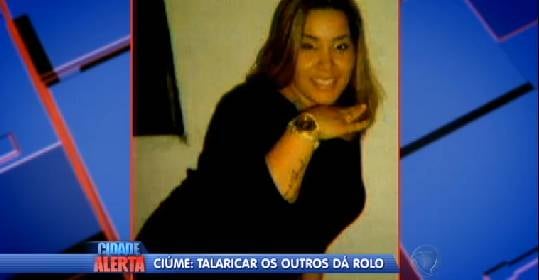 Antes de torturar a adolescente, Nayla a levou
até a casa do namorado. Segundo a vítima, a agressora contou o que ia fazer.

— Ela me levou até a porta da casa dele, chamou ele, colocou a mão em mim e
disse “tá vendo a sua amadinha? Agora tchau”

