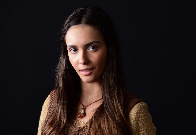 Destemida e
esquentada, Naamá tem o temperamento forte. Em uma sociedade primitiva, onde a
mulher é uma propriedade do homem, ela se encanta por Noé, que a trata muito
diferente dos outros homens que habitam em Enoque
