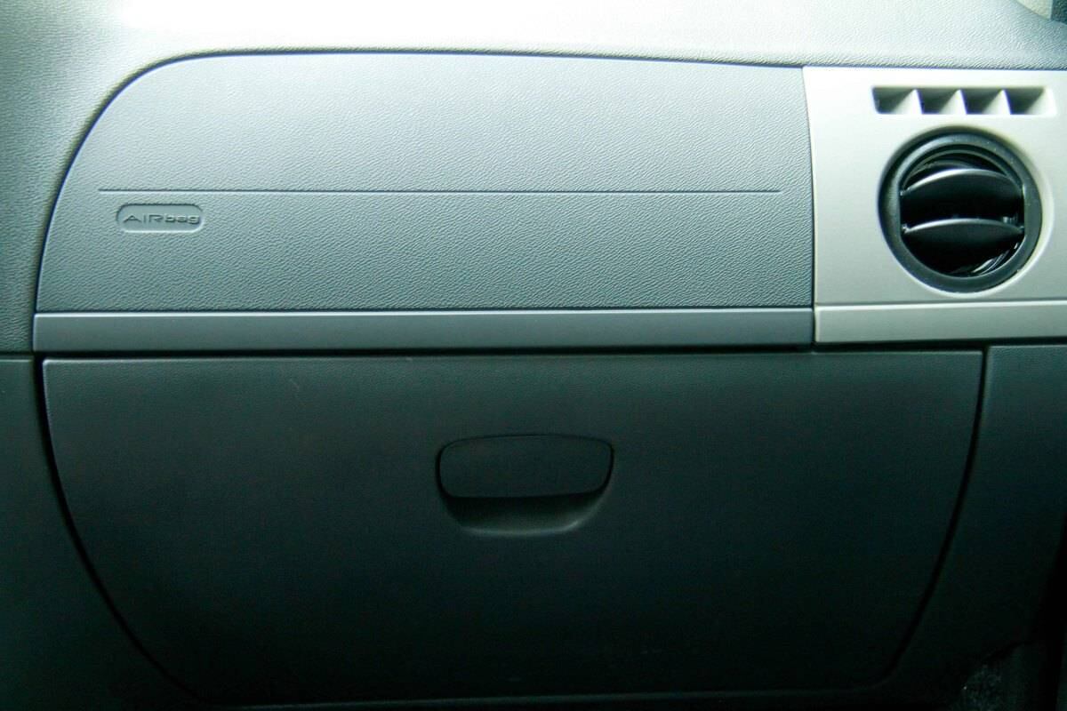 Maior novidade entre os equipamentos, o airbag duplo e ABS passam a ser de série no modelo. Vale destacar que a dupla sempre foi oferecida no Palio Fire, ainda que como opcional. O mesmo não se pode dizer dos rivais Chevrolet Celta, Renault Clio e Nissan March. Leia a avaliação completa

Saiba tudo sobre carros! Acesse R7.com/carros
E confira os melhores preços de novos e usados em r7.icarros.com.br