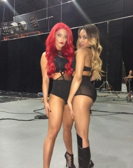 Lembrando que o trabalho no WWE, que é transmitido para todo o planeta, deu uma ajudada no número de seguidores da musa
