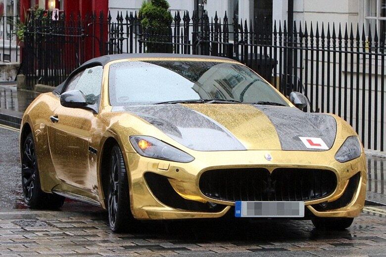 Estima-se que para banhar um carro com esta liga metálica, em média, custa R$ 20 mil (4 mil libras esterlinas)